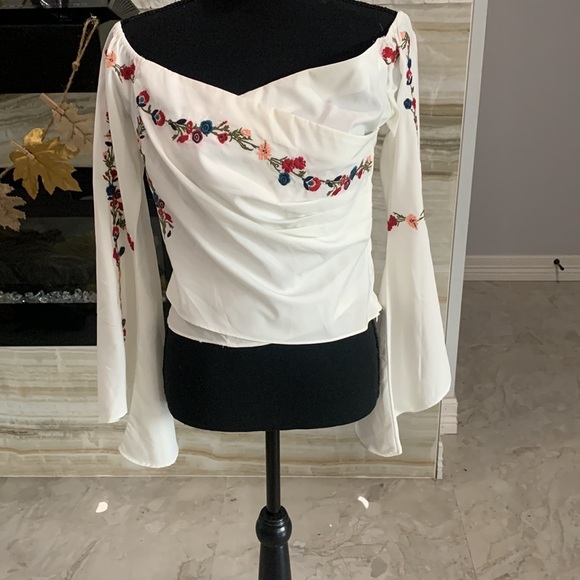 Women’s Lulumari Off shoulder blouse size‎ M. (141) - Picture 1 of 16